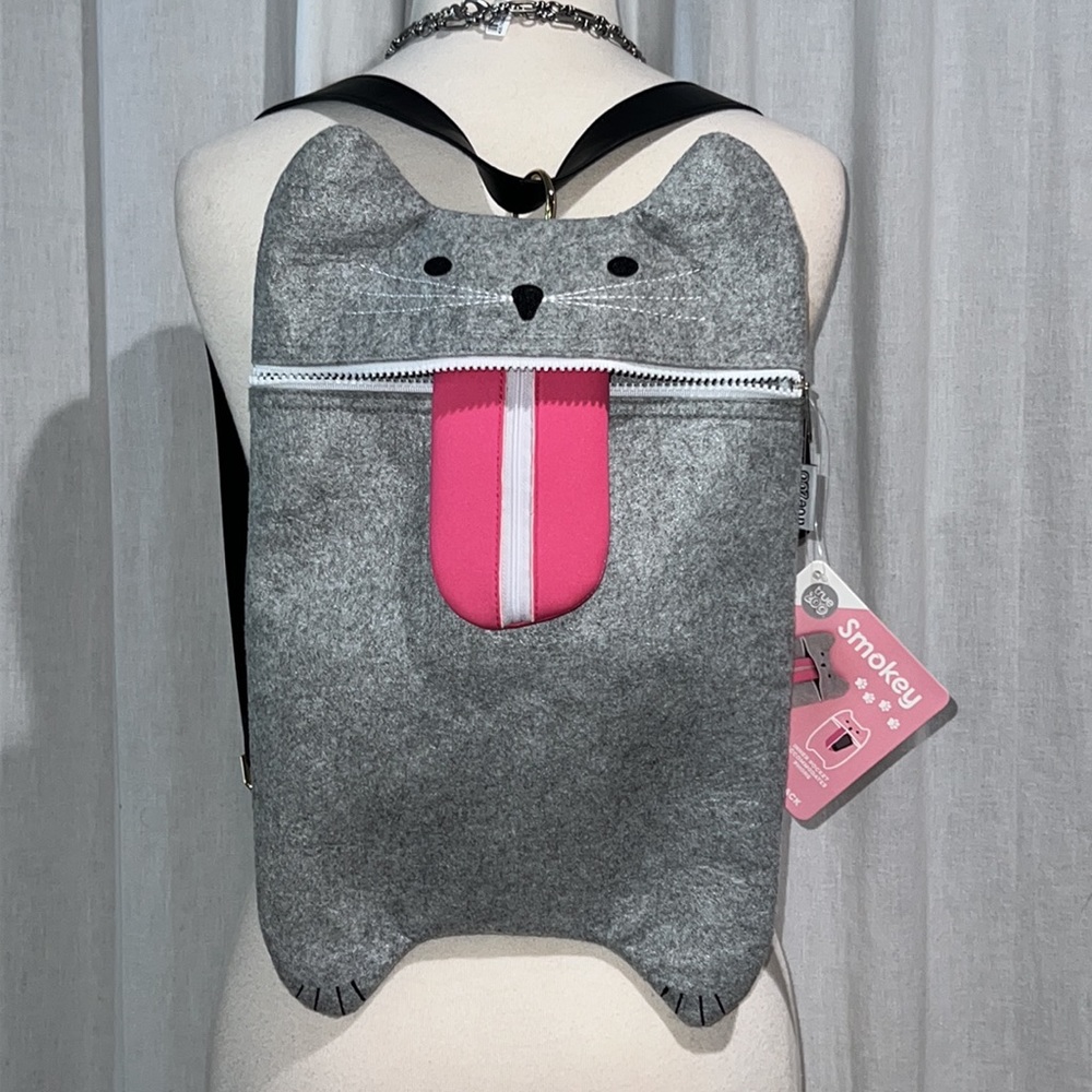 Smokey cat convertible backpack w/phone pocket-holds laptop/2 wine bottles-NWT